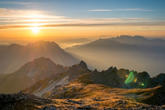Sonnenuntergang in den Alpen - Powered by Adobe