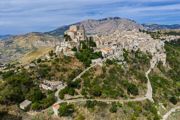 Fototapeta premium Aerial drone view of Petralia Soprana, a historic Sicilian mountain town with panoramic views of the Madonie Mountains,Petralia Soprana famous Church of Saint Mary of Loreto, Sicily, Italy