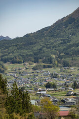 春の長野県小県郡青木村の街並み