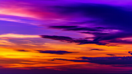 Obraz premium Golden sunset glow illuminating a beach restaurant with soft reflections of string lights.