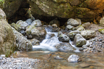 マイナスイオンたっぷりの滝と渓谷