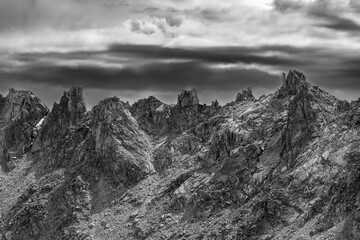 Sawtooth Black and White