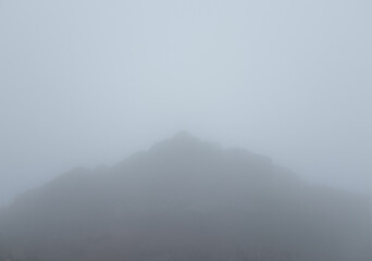 濃霧の山頂