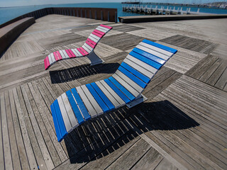 Comfy Colorful Lounges On The Deck