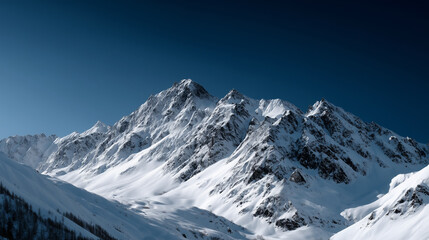 Obraz premium Snowy Mountain Peaks Under Clear Blue Sky