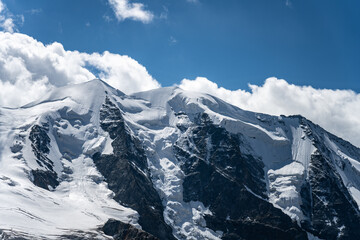 Obraz premium Piz Palu showcases its stunning glacier-covered peaks under a clear blue sky. This iconic mountain in the Bernina range resembles a striking natural fortress in Switzerland.