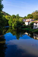Obraz premium Traditional Houses Along the Agoût River in the Village of Burlats