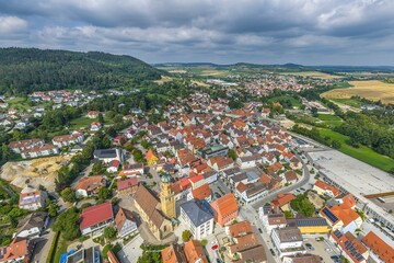 Ausblick auf die Ipf-Stadt Bopfingen im württembergischen Ostalb-Kreis im Sommer