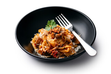 Pappardelle con funghi e ragù di manzo, pasta italiana 
