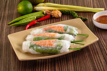 Vietnamese spring roll with prawn