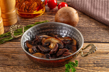 Fried champignon slices in the plate