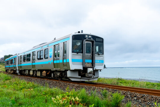 JR八戸線・キハE130　八戸&hArr;久慈