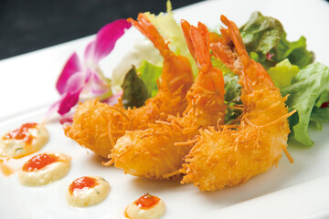 トロピカルな風味とサクサクした食感の『ココナッツシュリンプ』