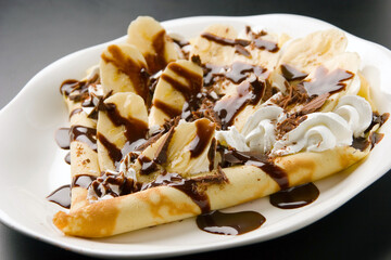 チョコとバナナと生クリームのクレープ