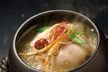朝鮮の薬膳料理 サムゲタン