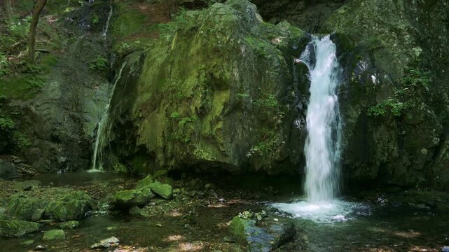 長野県佐久穂町の乙女の滝