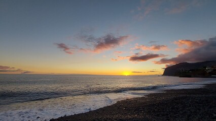 Fototapeta premium ocean, sea, waves, blue, rocl, day, beach, coast, coastline, island, madeira island, peace, travel, tourism, detsination, portugal, europe, nature, landscape, sun, sunset, clouds, cliff, mountain