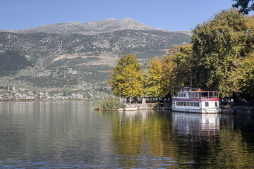 Fototapeta premium The embankment of the city of Ioannina (northwestern Greece) by the lake Pamvotis