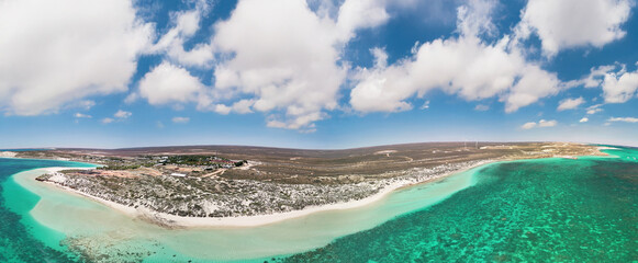 Obraz premium Aerial panoramic view of Coral Bay Western Australia showing turquoise waters and sandy beaches