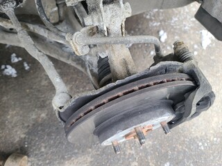 Car without wheel and lift up by hydraulic, waiting for tire replacement