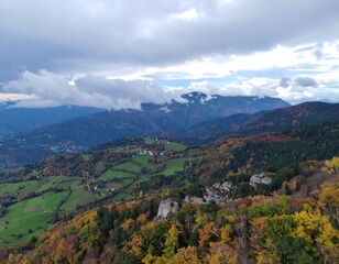 Obraz premium Autumn mountain valley vista