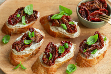 bruschetta with sun dried tomatoes