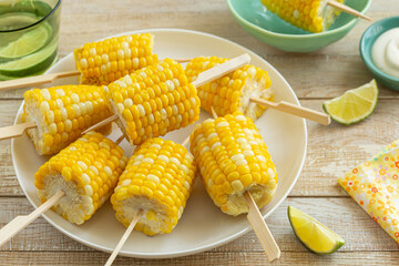 cooked corn on the cob