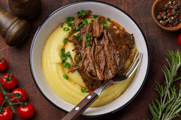 slow cooked beef with mashed potato