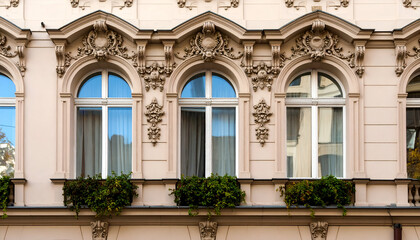 Obraz premium Ornate architectural details adorn the facade of a building, featuring arched windows and decorative elements.