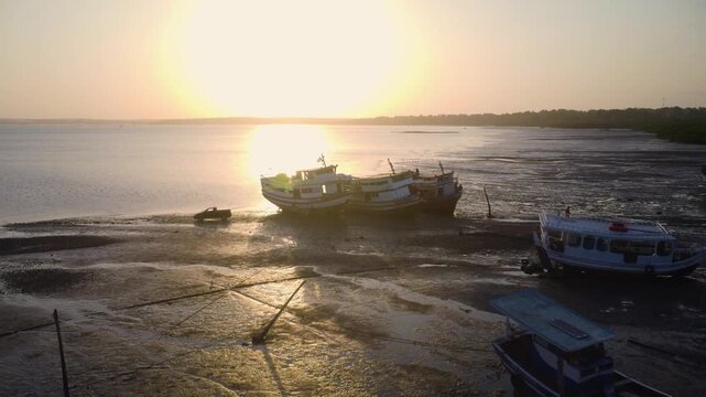 Sunset aerial view of fishing boats at low tide in S&atilde;o Jos&eacute; de Ribamar, Maranh&atilde;o / P&ocirc;r do sol com barcos de pesca na mar&eacute; baixa em S&atilde;o Jos&eacute; de Ribamar, Maranh&atilde;o