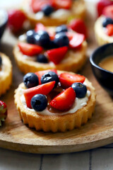 tartlets with cream cheese and berries