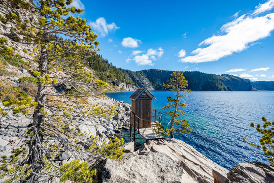 Fototapeta Oregon's Crater Lake National Park's beautiful blue water in the Fall of 2025
