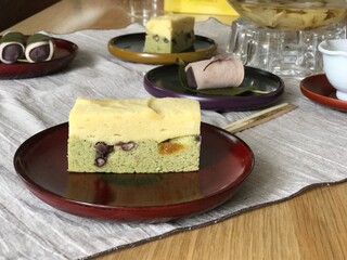 일본 전통 디저트 우키시마(찜케이크)가 있는 티타임