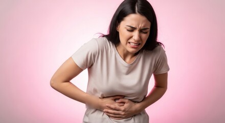 Obraz premium Woman Experiencing Abdominal Pain A Close-Up on Digestive Discomfort & Symptoms of Illness with Painful Stomach Ache