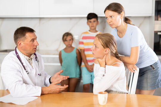 Family doctor writes down complaints of the children of large family and writes out a prescription - Powered by Adobe