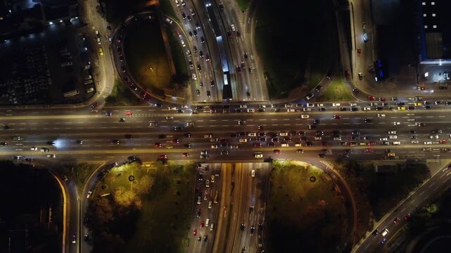 Heavy traffic moving through the cloverleaf interchange of javier prado avenue at night in lima