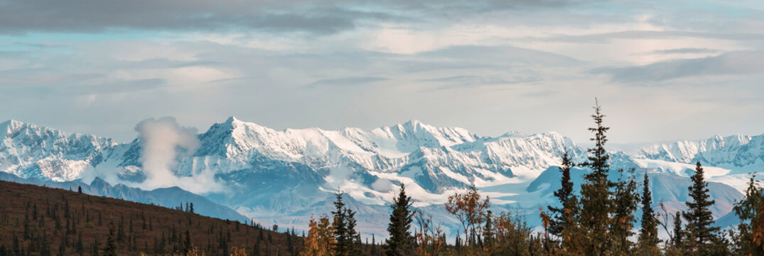 Fototapeta Mountains in Alaska