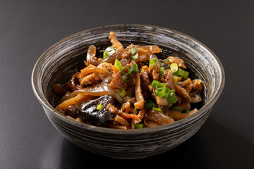 キノコとこんにゃくの炒め物