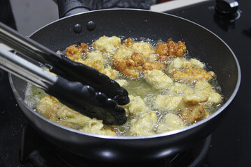 Frying Golden Crispy Chicken Popcorn in Hot Oil