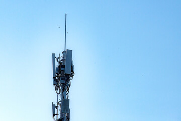 Telecommunications transmission radio antenna