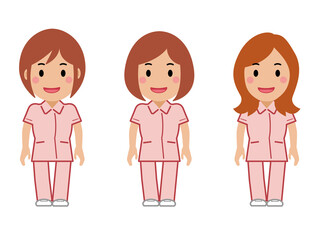 笑顔で両手を下ろしたピンクの制服の女性看護師