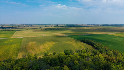 Naklejka premium Drone shot of Midwest farmlands in mid September