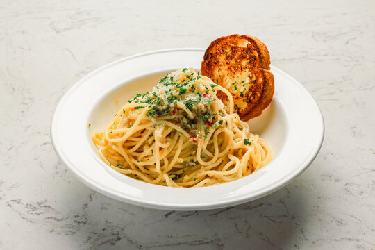 Spaghetti Aglio Olia Classic Italian Spaghetti Cooked in Garlic, Virgin Olive Oil, and Parsley