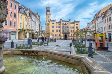 Historisches Stadtzentrum mit klassischer Architektur und lebendiger Atmosph&auml;re in der Oberlausitz.