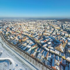 Naklejka premium Ausblick auf die winterlich verschneite Kreisstadt Gunzenhausen im Fränkischen Seenland