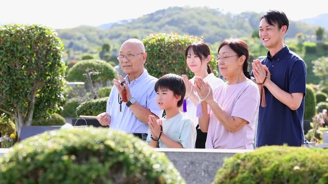 迎え盆　送り盆　お墓参り