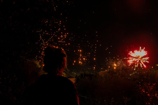 fireworks and lampions in the night sky