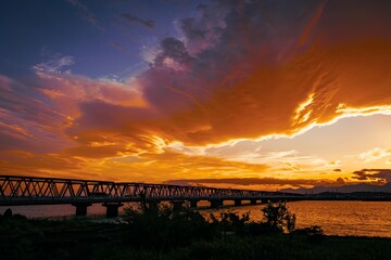 真っ赤に燃える夕焼け空