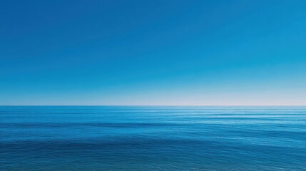 Obraz premium Serene Ocean Horizon Under Clear Blue Sky on a Calm Day
