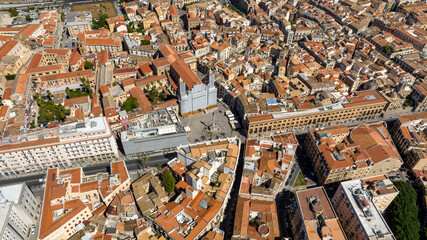Fototapeta premium Aerial view of San Domenico Square and the church of the same name in Palermo, Sicily, Italy. It is located on Roma Street, one of the main streets in the city's historic center.
